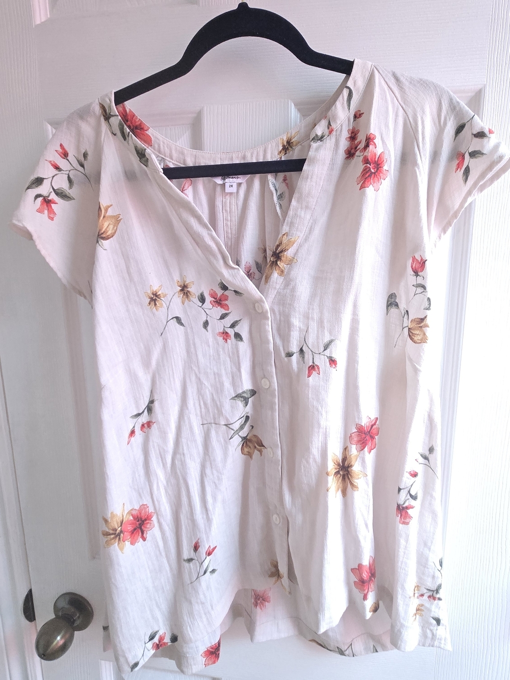 Reitmans Cream Floral Button-Front Blouse